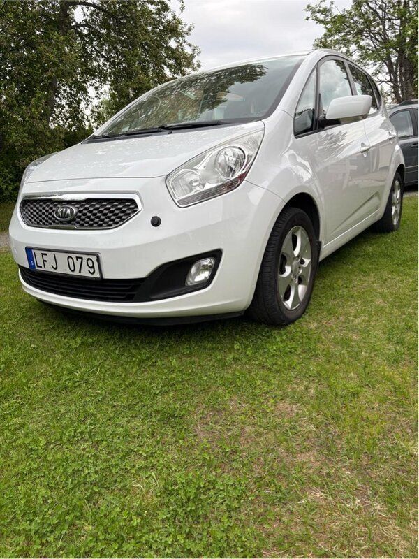 Vit Begagnad 2011 Kia Venga Comfort Halvkombi | 32 000 kr (Bra pris) - Bild 1/4