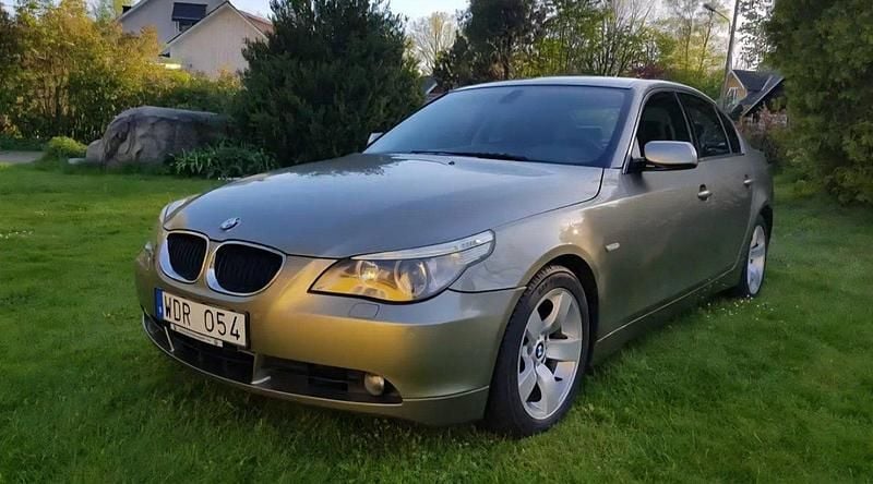 Grön Begagnad 2005 BMW 525 Sedan | 45 000 kr (Marknadspris) - Bild 1/4