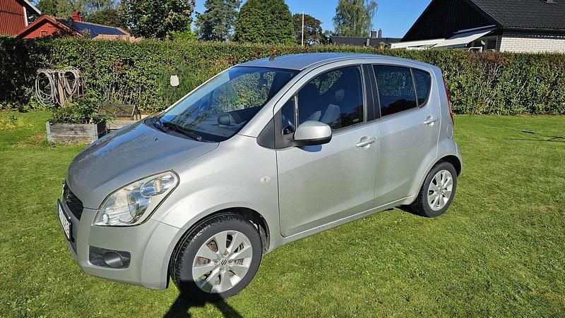 Grå Begagnad 2010 Suzuki Splash GLS Halvkombi | 34 000 kr (Lite dyr) - Bild 1/4