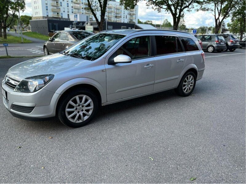 Grå Begagnad 2005 Opel Astra Kombi | 28 500 kr (Marknadspris) - Bild 1/4