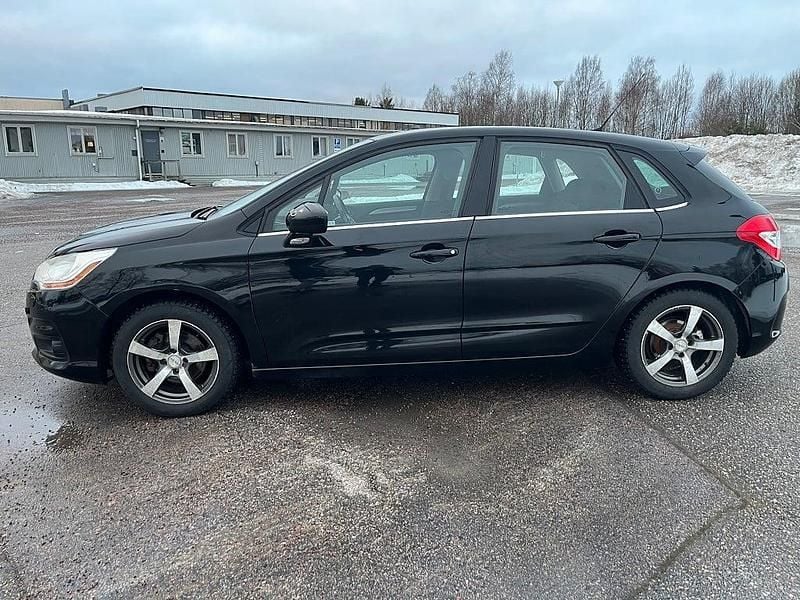 Begagnad Citroën C4 112 HK (82 kW) 2012 Svart Halvkombi