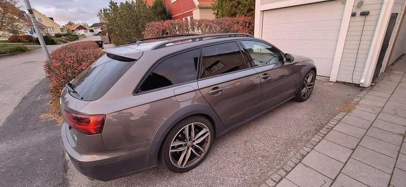 Grå Begagnad 2015 Audi A6 Allroad Ambition Kombi | 200 000 kr (Dyr) - Bild 1/4