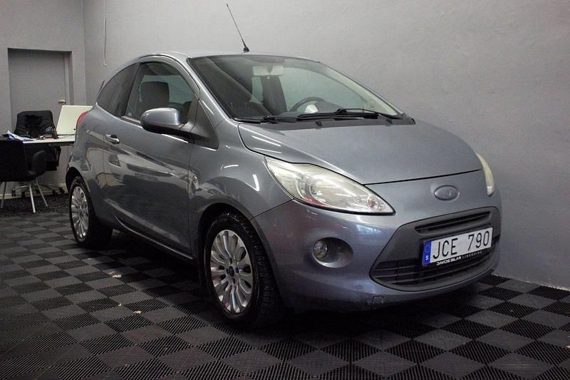 Grå Begagnad 2008 Ford Ka Titanium Halvkombi | 24 500 kr (Marknadspris) - Bild 1/4