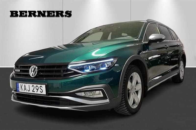 Grön Begagnad 2020 VW Passat Alltrack SE Kombi | 289 900 kr (Marknadspris) - Bild 1/4