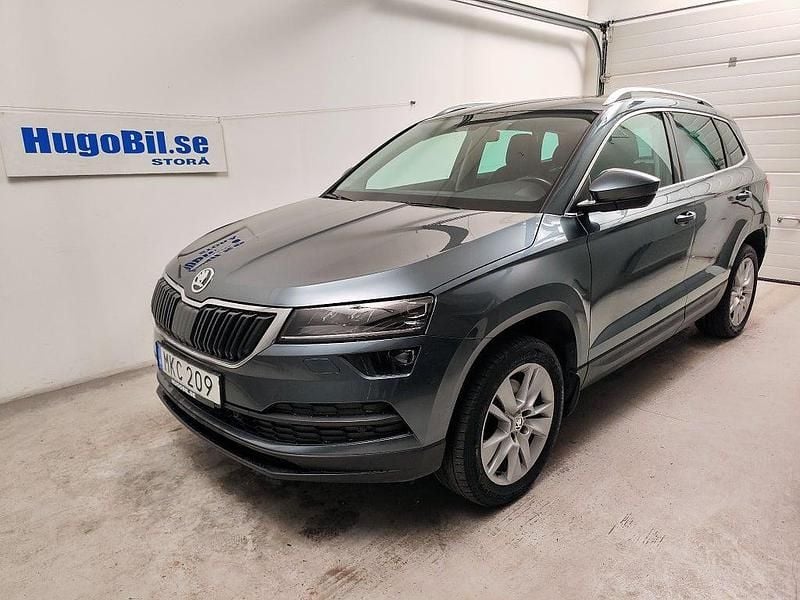 Gråmetallic Begagnad 2018 Skoda Karoq Business Line SUV | 209 500 kr (Marknadspris) - Bild 1/4