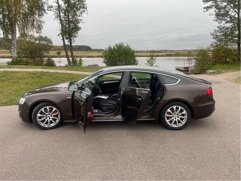 Brun Begagnad 2012 Audi A5 Sportback Comfort Halvkombi | 137 500 kr (Marknadspris) - Bild 1/4
