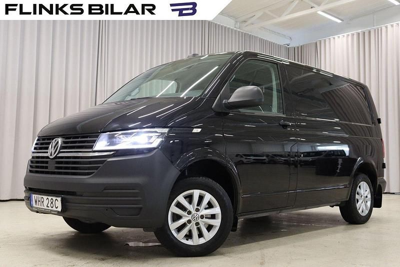 Svart (deep black pärleffekt) Begagnad 2020 VW T6.1 Van | 339 900 kr (Marknadspris) - Bild 1/4