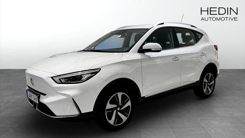 Vit (white) Begagnad 2022 MG ZS Comfort Sedan | 249 900 kr (Bra pris) - Bild 1/4