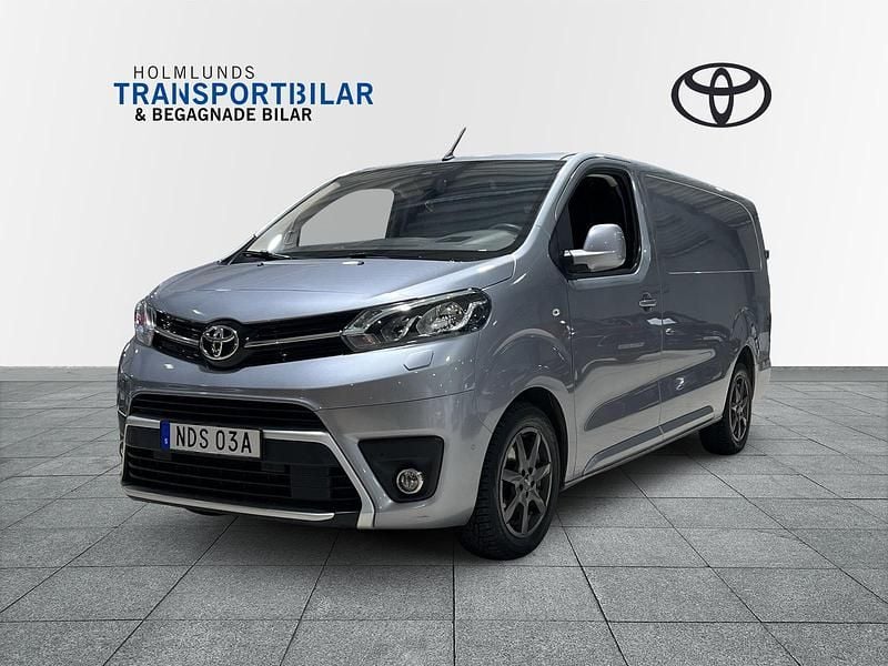 Silver Begagnad 2020 Toyota Proace Minibuss | 209 900 kr (Bra pris) - Bild 1/4