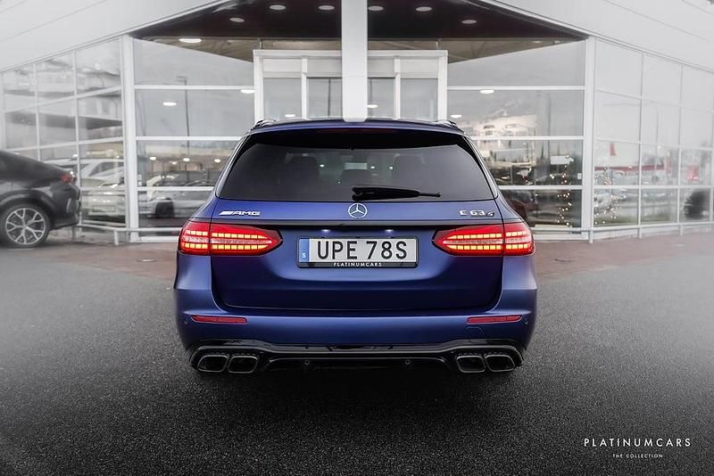 Begagnad Mercedes E63S AMG AMG 612 HK (450 kW) 2021 Blå Kombi