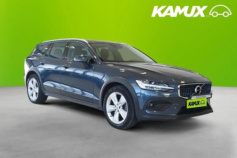 Blå Begagnad 2020 Volvo V60 CC Momentum Kombi | 349 900 kr (Marknadspris) - Bild 1/4