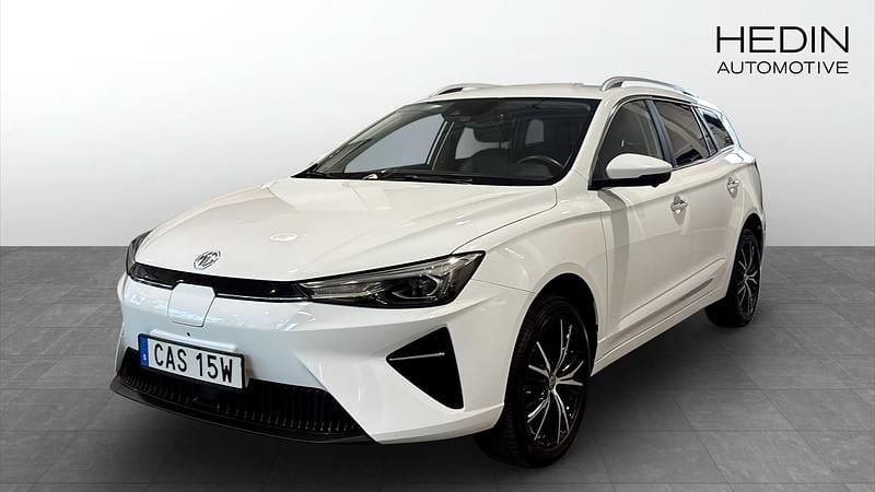 Vit (white) Begagnad 2022 MG MG5 EV Kombi | 219 900 kr (Marknadspris) - Bild 1/4