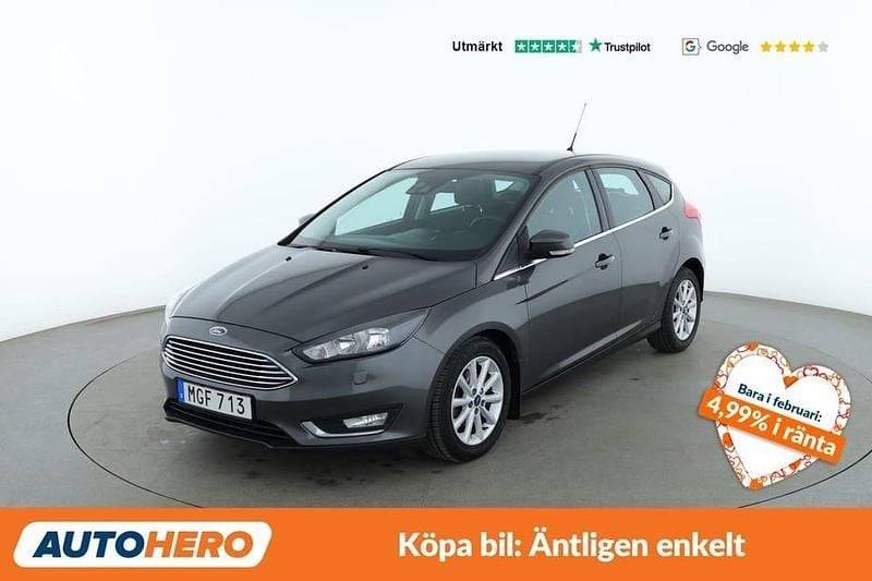 Grå Begagnad 2015 Ford Focus Titanium Halvkombi | 99 000 kr (Marknadspris) - Bild 1/4