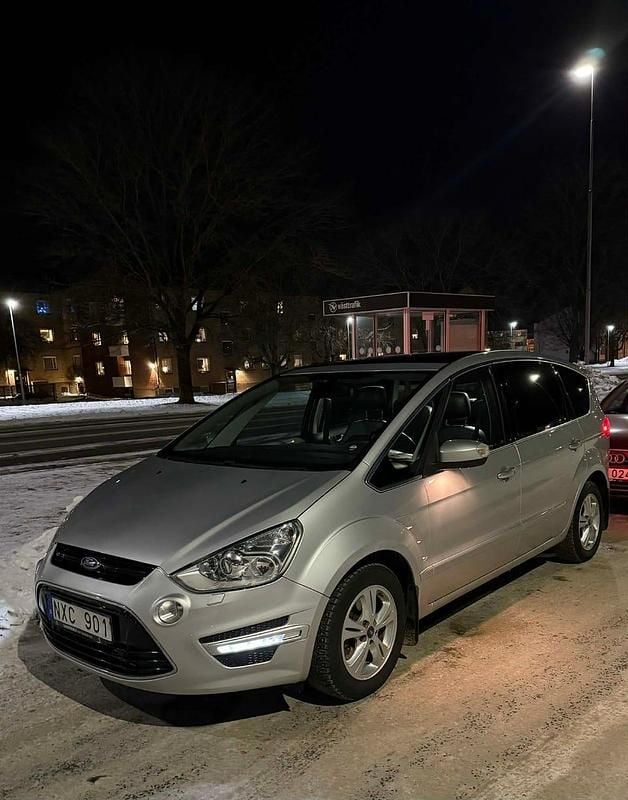 Begagnad Ford S-MAX S 163 HK (119 kW) 2014 Minibuss