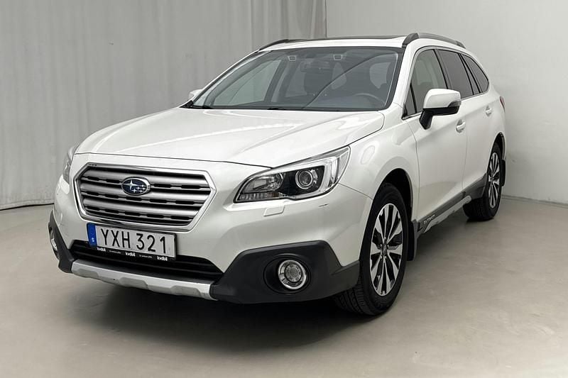 Vit Begagnad 2017 Subaru Outback SUV | 189 900 kr (Bra pris) - Bild 1/4