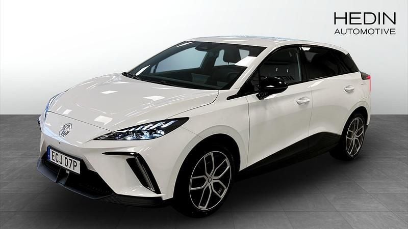Vit (white) Begagnad 2023 MG MG4 EV Luxury Halvkombi | 269 900 kr (Bra pris) - Bild 1/4