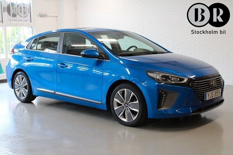Mörkblå (blå) Begagnad 2017 Hyundai Ioniq Premium Sedan | 139 900 kr (Marknadspris) - Bild 1/4