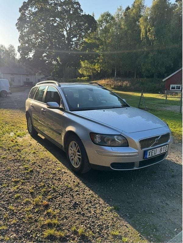 Grå Begagnad 2006 Volvo V50 Kombi | 19 500 kr (Bra pris) - Bild 1/4