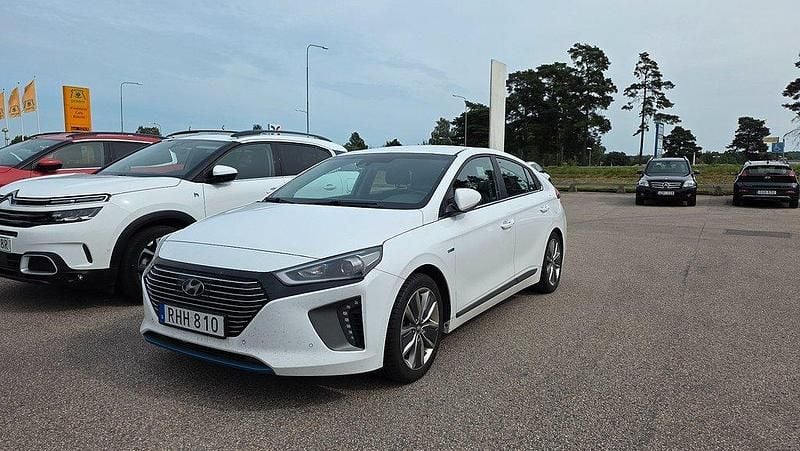 Vit Begagnad 2016 Hyundai Ioniq Eco Sedan | 124 900 kr (Marknadspris) - Bild 1/4