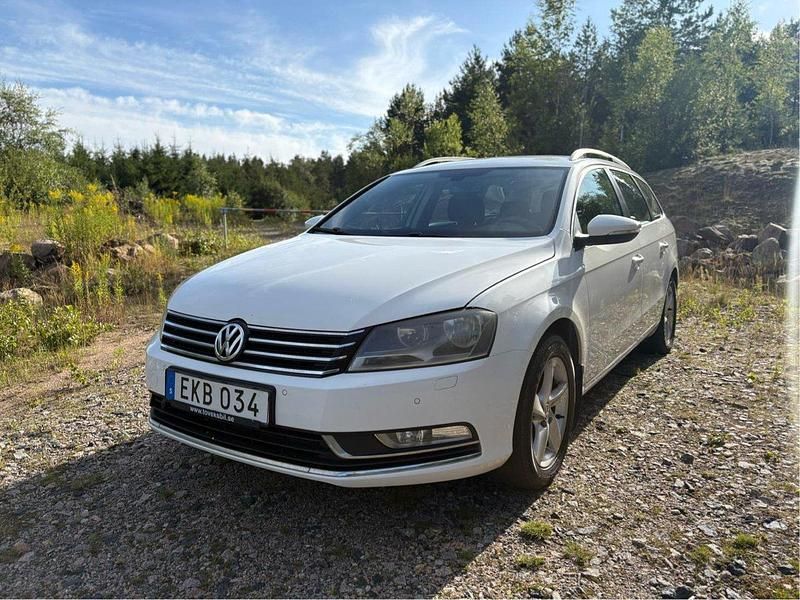 Vit Begagnad 2013 VW Passat Kombi | 29 995 kr (Bra pris) - Bild 1/4