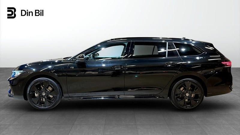 Begagnad VW Passat R-line 177 HK (130 kW) 2024 Svart Kombi