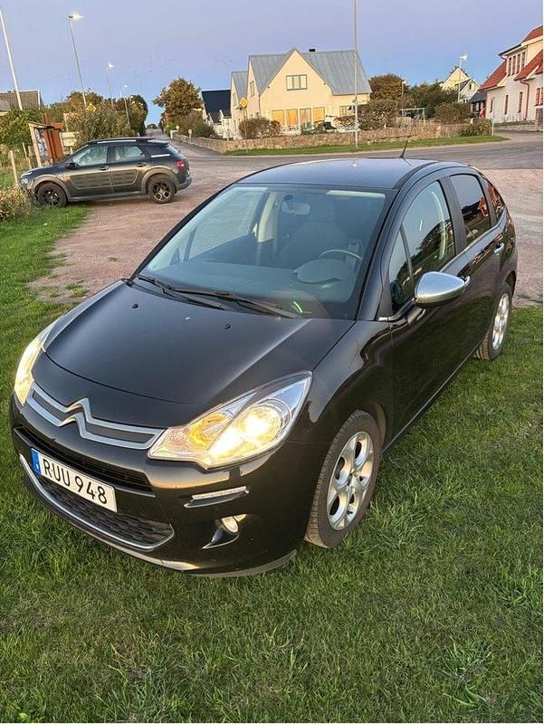 Svart Begagnad 2014 Citroën C3 Halvkombi | 44 900 kr (Marknadspris) - Bild 1/4