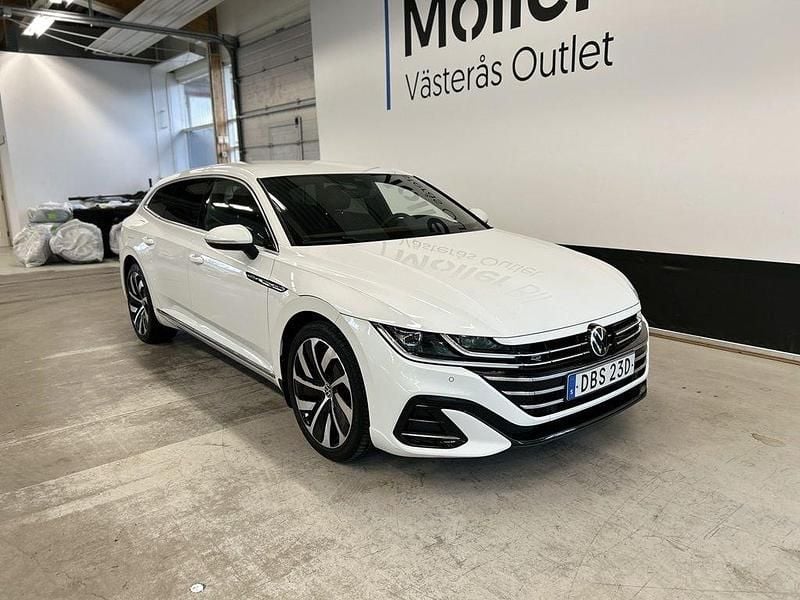 Vit (pure white (stängd för ny) Begagnad 2022 VW Arteon R-line Kombi | 279 900 kr (Marknadspris) - Bild 1/3