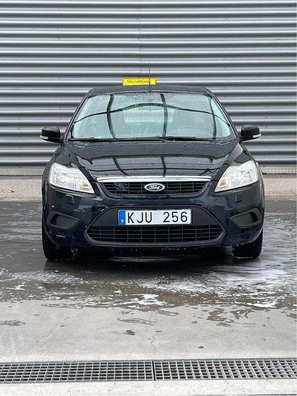 Svart Begagnad 2008 Ford Focus Trend Kombi | 15 000 kr - Bild 1/4