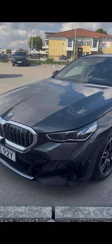 Begagnad 2025 BMW 530 Kombi | 599 000 kr - Bild 1/4