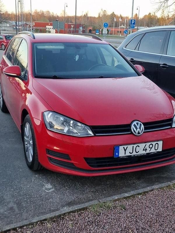 Röd Begagnad 2017 VW Golf VII Kombi | 98 500 kr (Bra pris) - Bild 1/3