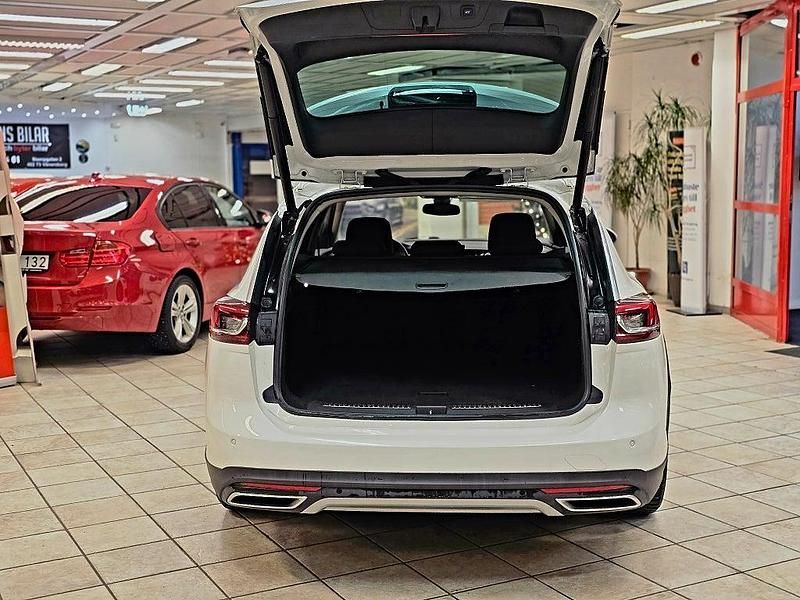 Begagnad Opel Insignia Country Tourer Business 209 HK (153 kW) 2018 Vit Kombi