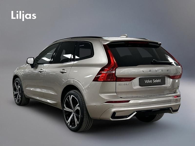 Begagnad Volvo XC60 Plus 355 HK (261 kW) 2023 Grå SUV