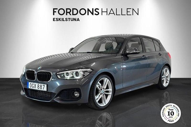 Grå Begagnad 2016 BMW 118 M Sport Halvkombi | 199 900 kr (Marknadspris) - Bild 1/4