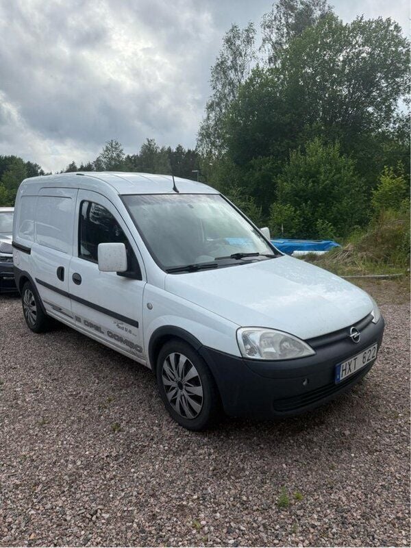 Vit Begagnad 2011 Opel Combo Minibuss | 19 900 kr (Marknadspris) - Bild 1/4