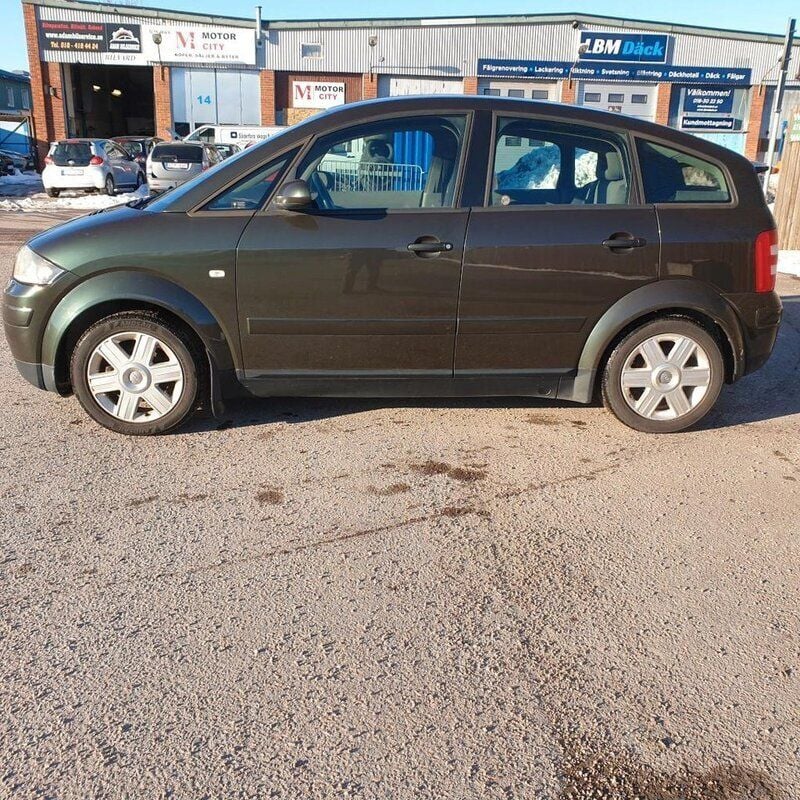 Begagnad Audi A2 75 HK (55 kW) 2001 Mörkgrön Halvkombi