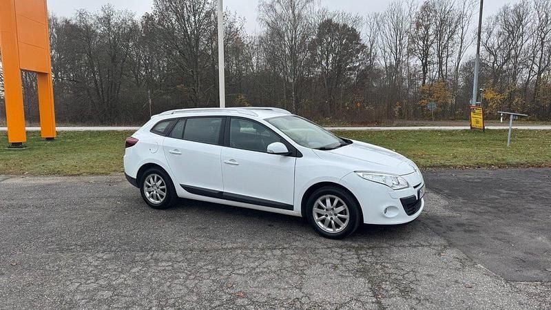 Vit Begagnad 2011 Renault Mégane GrandTour Kombi | 33 000 kr (Marknadspris) - Bild 1/4