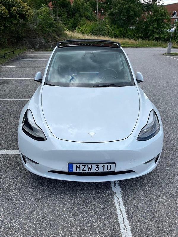 Vit Begagnad 2021 Tesla Model Y Long Range AWD SUV | 285 000 kr - Bild 1/4
