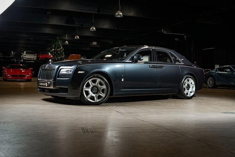 Begagnad Rolls Royce Ghost 570 HK (419 kW) 2012 Grå Sedan