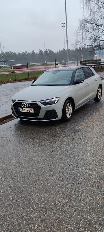 Begagnad 2024 Audi A1 Sportback Halvkombi | 225 000 kr - Bild 1/4