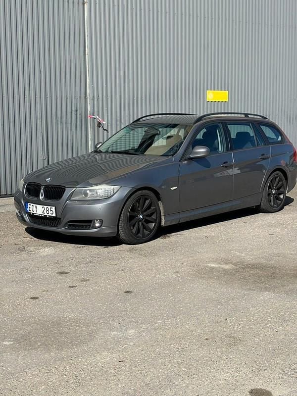 Begagnad BMW 320 177 HK (130 kW) 2009 Kombi