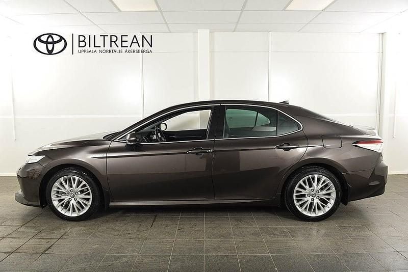 Begagnad Toyota Camry Hybrid 220 HK (161 kW) 2020 Brun Sedan
