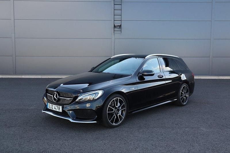 Svart Begagnad 2017 Mercedes C43 AMG AMG Kombi | 399 000 kr (Marknadspris) - Bild 1/4
