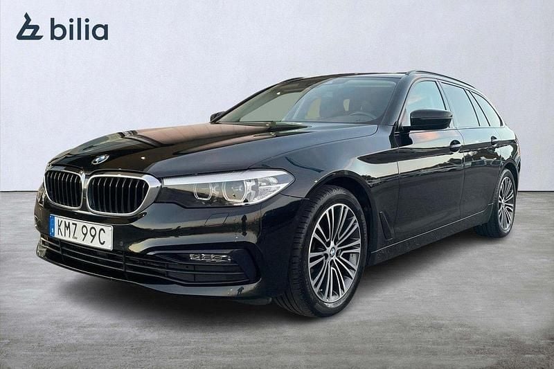 Svart Begagnad 2019 BMW 520 Sport Line Kombi | 279 900 kr (Superpris) - Bild 1/3