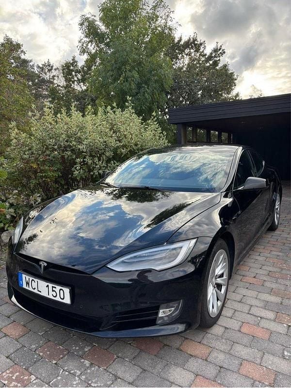 Svart Begagnad 2018 Tesla Model S Halvkombi | 255 000 kr (Marknadspris) - Bild 1/4