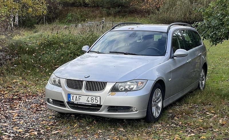 Grå Begagnad 2006 BMW 325 Advantage Kombi | 47 000 kr (Bra pris) - Bild 1/4
