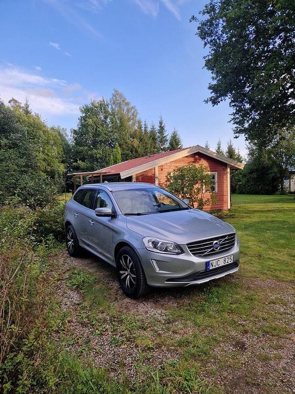 Silver Begagnad 2014 Volvo XC60 Summum SUV | 165 000 kr (Marknadspris) - Bild 1/4