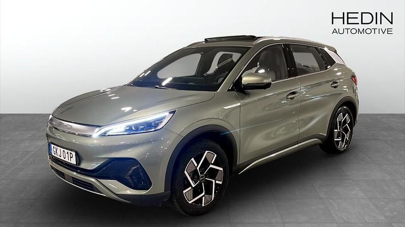 Grön (green) Begagnad 2023 BYD Atto 3 Design SUV | 309 900 kr (Marknadspris) - Bild 1/4