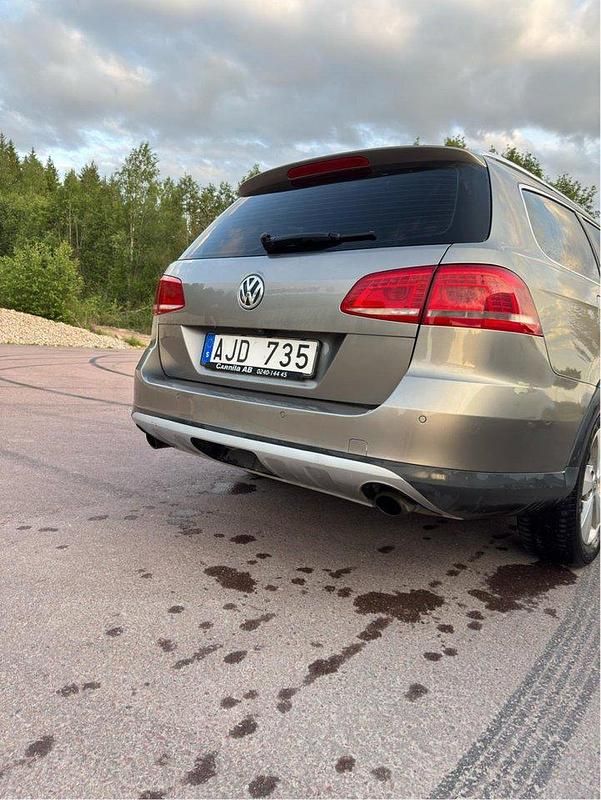 Brun Begagnad 2013 VW Passat Alltrack Kombi | 75 000 kr (Bra pris) - Bild 1/4