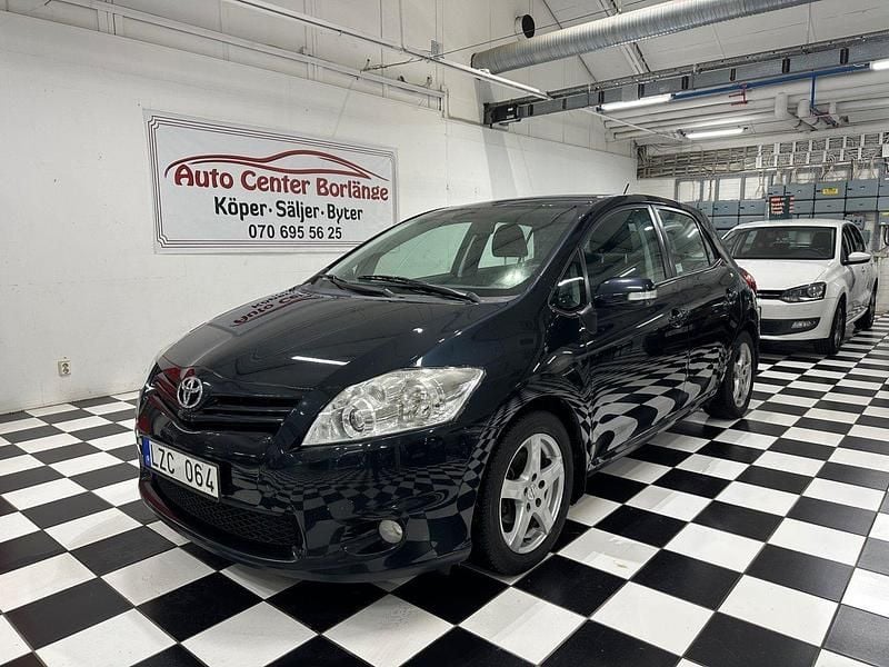 Mörkblå Begagnad 2011 Toyota Auris Plus Halvkombi | 69 000 kr (Lite dyr) - Bild 1/4
