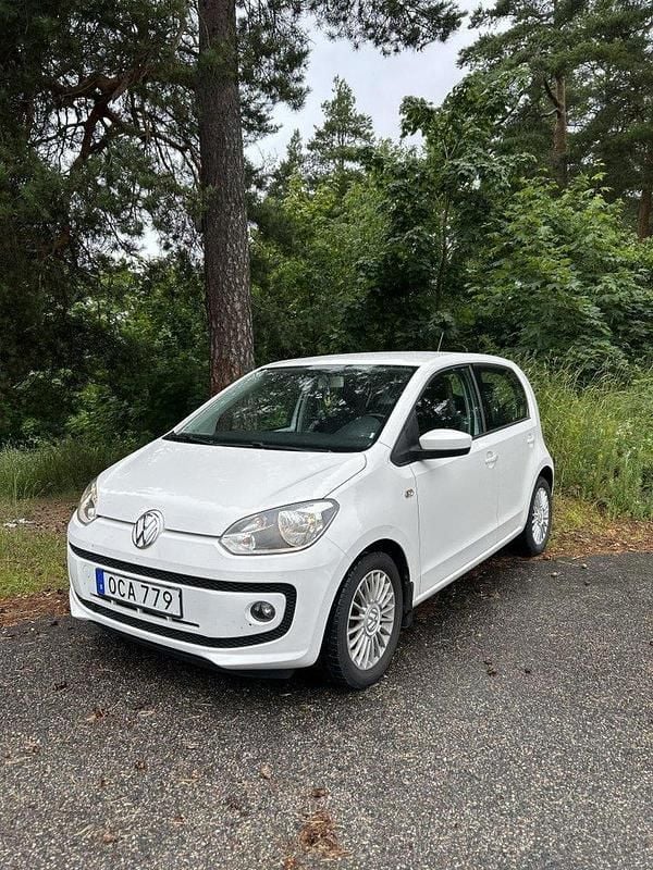 Vit Begagnad 2016 VW up! high up! Halvkombi | 71 000 kr (Marknadspris) - Bild 1/4